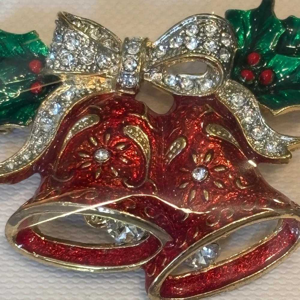Fashion Jewelry Christmas Bells Bow Enamel Rhinestone Brooch Pin Red Green